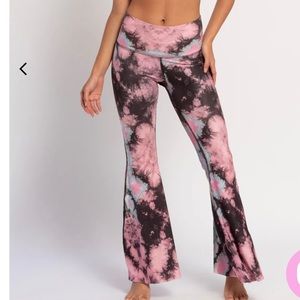 Teeki size small bell bottom please read size no refund on this item